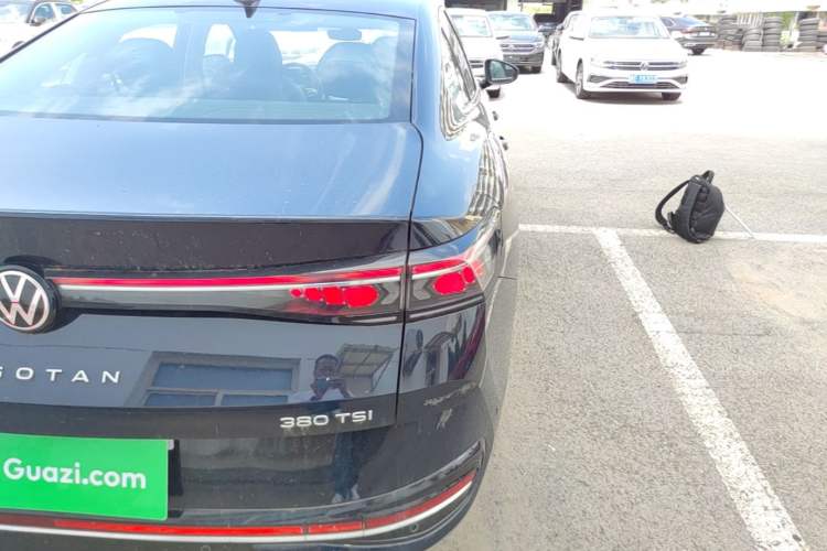 Used Volkswagen Magotan 2024 380TSI DSG Ultimate Edition Right Rear Taillight