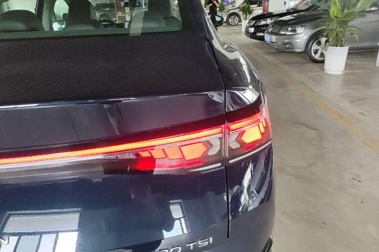 Used Volkswagen Magotan 2024 380TSI DSG Ultimate Edition Right Rear Taillight