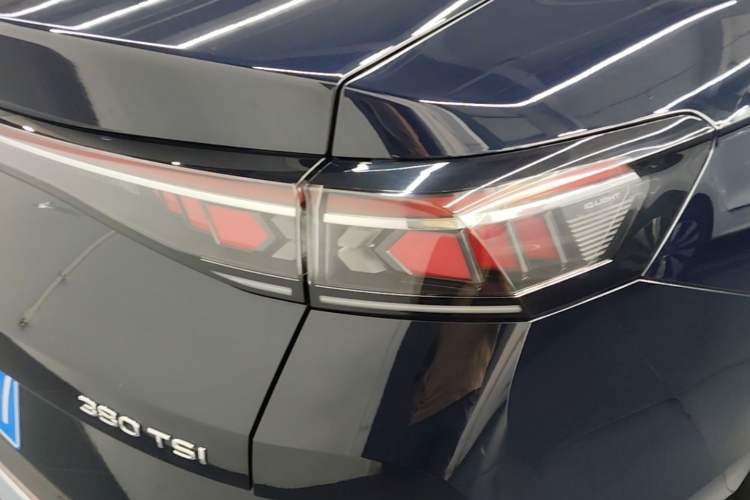 Used Volkswagen Magotan 2024 380TSI DSG Ultimate Edition Right Rear Taillight