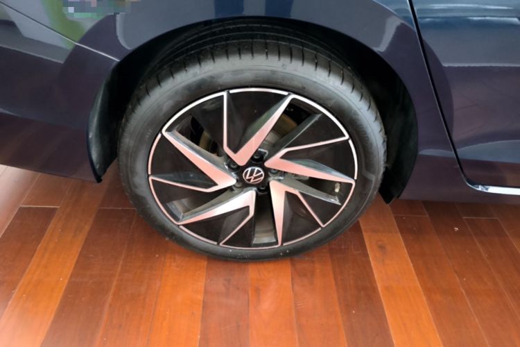Used Volkswagen Magotan 2024 380TSI DSG Ultimate Edition Right Rear Wheel Hub