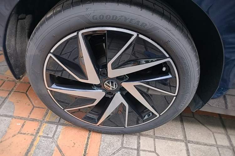 Used Volkswagen Magotan 2024 380TSI DSG Ultimate Edition Right Rear Wheel Hub