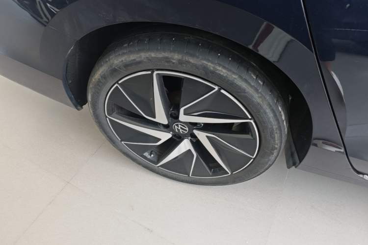 Used Volkswagen Magotan 2024 380TSI DSG Ultimate Edition Right Rear Wheel Hub