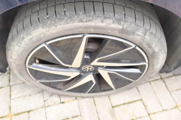 Used Volkswagen Magotan 2024 380TSI DSG Ultimate Edition Right Rear Wheel Hub