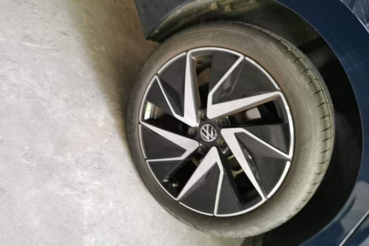 Used Volkswagen Magotan 2024 380TSI DSG Ultimate Edition Right Rear Wheel Hub
