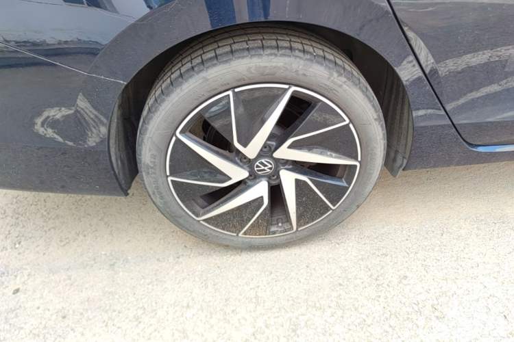 Used Volkswagen Magotan 2024 380TSI DSG Ultimate Edition Right Rear Wheel Hub