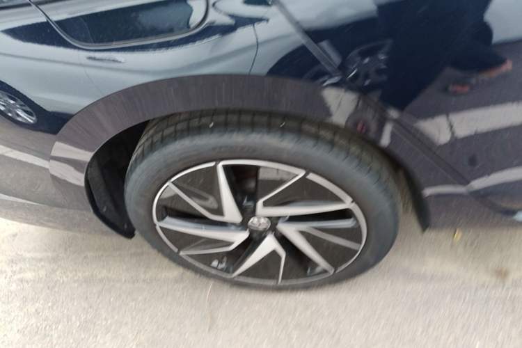 Used Volkswagen Magotan 2024 380TSI DSG Ultimate Edition Right Rear Wheel Hub