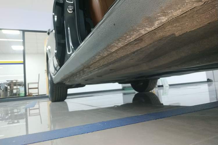 Used Volkswagen Magotan 2024 300TSI DSG Prestige Edition—A Real Eye-Catcher Right Side Sill