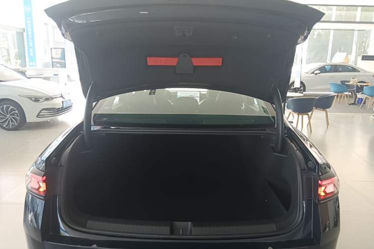 Used Volkswagen Magotan 2024 380TSI DSG Ultimate Edition Trunk