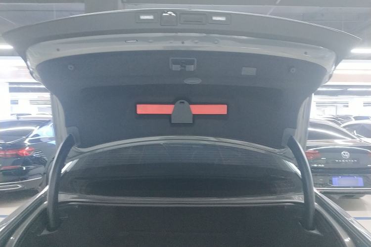 Used Volkswagen Magotan 2024 300TSI DSG Prestige Edition—A Real Eye-Catcher Trunk