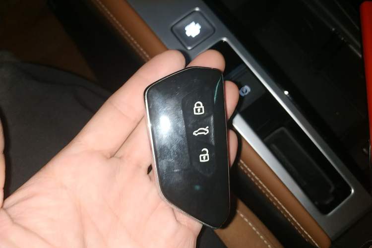 Used Volkswagen Magotan 2024 300TSI DSG Prestige Edition—A Real Eye-Catcher Vehicle Key