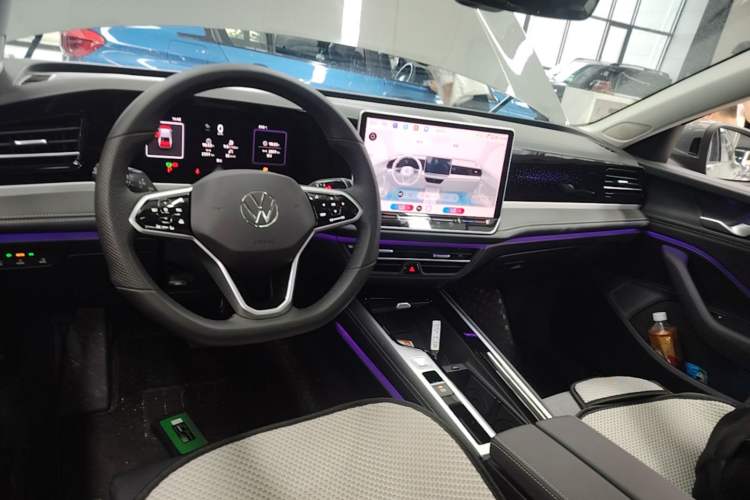 Used Volkswagen Magotan 2024 300TSI DSG Luxury Edition Center Console