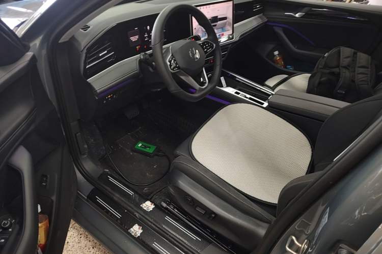 Used Volkswagen Magotan 2024 300TSI DSG Luxury Edition Driver Seat