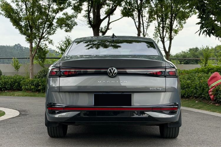 Used Volkswagen Magotan 2024 300TSI DSG Luxury Edition Exterior 4