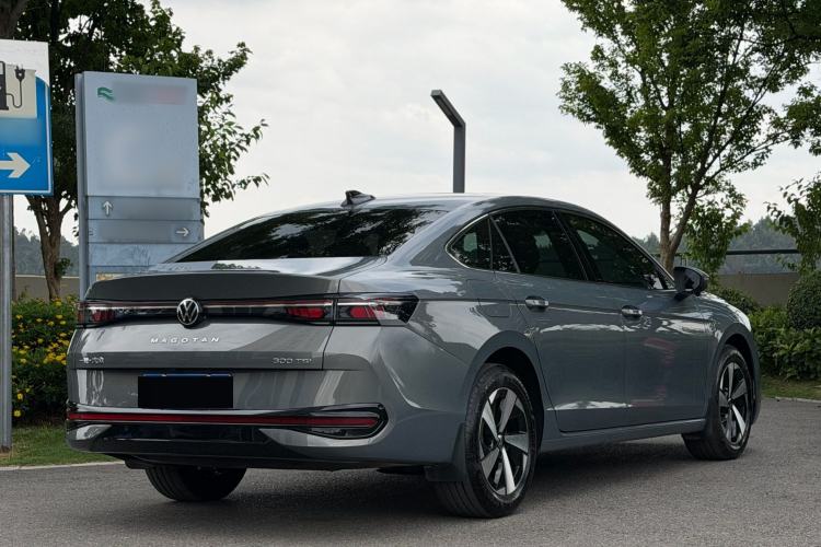 Used Volkswagen Magotan 2024 300TSI DSG Luxury Edition Exterior 5