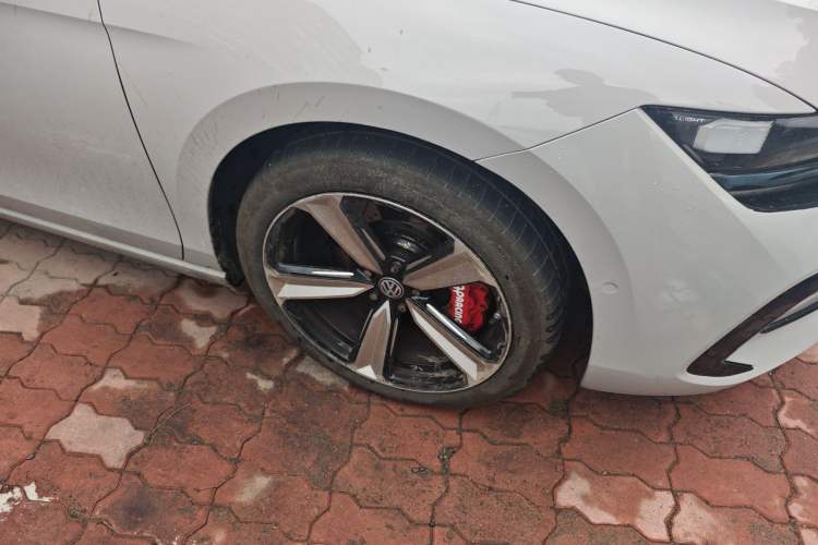 Used Volkswagen Magotan 2024 380TSI DSG Prestige Edition DaMai Package Right Front Wheel Hub