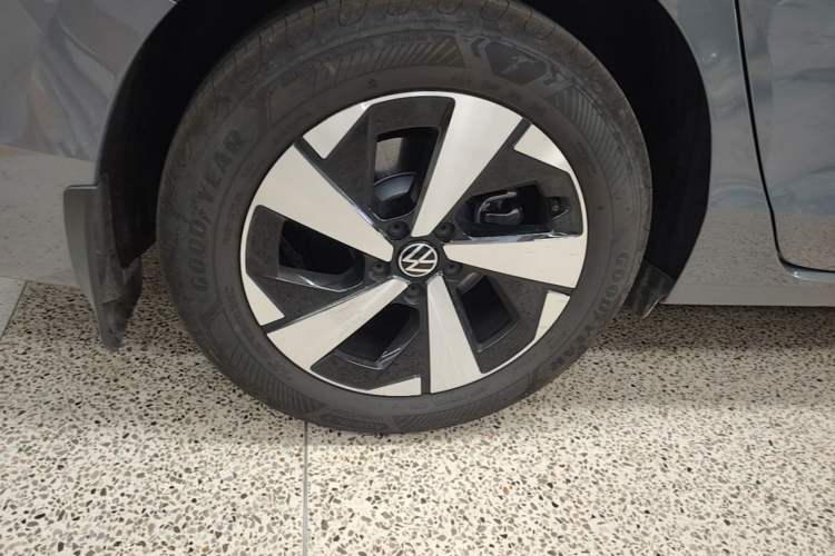 Used Volkswagen Magotan 2024 300TSI DSG Luxury Edition Right Rear Wheel Hub