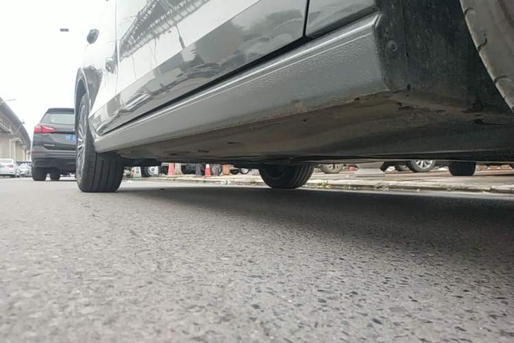 Used Volkswagen Magotan 2024 380TSI DSG Prestige Edition DaMai Package Right Side Sill