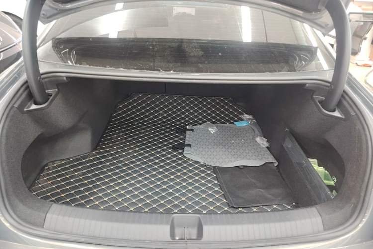 Used Volkswagen Magotan 2024 300TSI DSG Luxury Edition Trunk