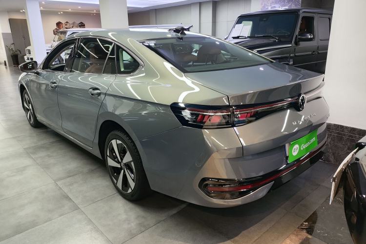 Used Volkswagen Magotan 2024 300TSI DSG Prestige Edition—A Real Eye-Catcher Exterior 3