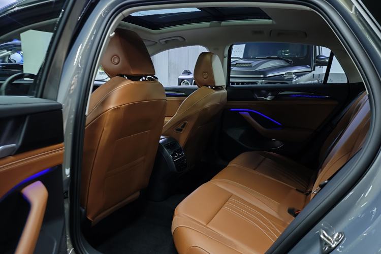 Used Volkswagen Magotan 2024 300TSI DSG Prestige Edition—A Real Eye-Catcher Interior 3