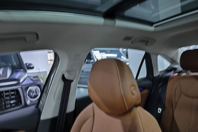 Used Volkswagen Magotan 2024 300TSI DSG Prestige Edition—A Real Eye-Catcher Interior 4