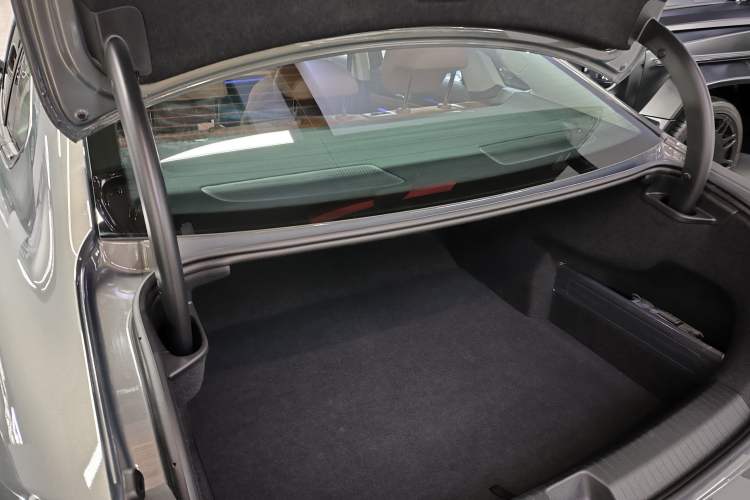 Used Volkswagen Magotan 2024 300TSI DSG Prestige Edition—A Real Eye-Catcher Trunk
