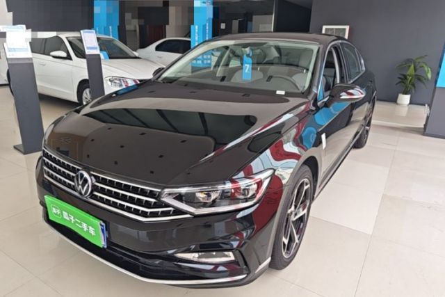 Używany Volkswagen Magotan 2025 Revised Version Zhongxiang Edition 280TSI DSG Luxury Trim