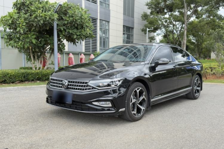 Used Volkswagen Magotan 2025 Zhongxiang Version 330TSI DSG Luxury Edition Guazi used car, China used car export, Used car for sale, Used cars, Cheapest cars for sale