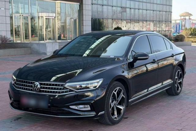 Used Volkswagen Magotan 2025 Zhongxiang Version 330TSI DSG Luxury Edition