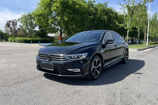 Used Volkswagen Magotan 2025 Revised Version Zhongxiang Edition 330TSI DSG Luxury Trim