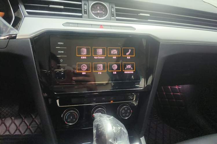 Used Volkswagen Magotan 2025 Zhongxiang Version 280TSI DSG Comfort Edition Audio And AC Panel
