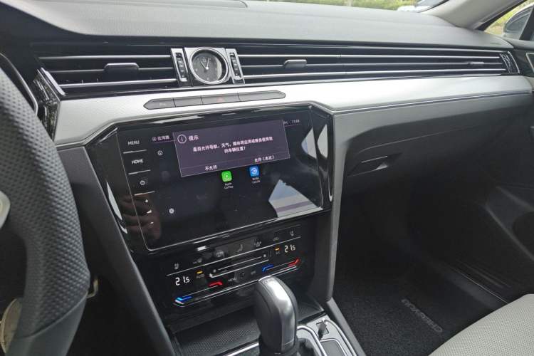 Used Volkswagen Magotan 2025 Zhongxiang Version 330TSI DSG Luxury Edition Audio And AC Panel