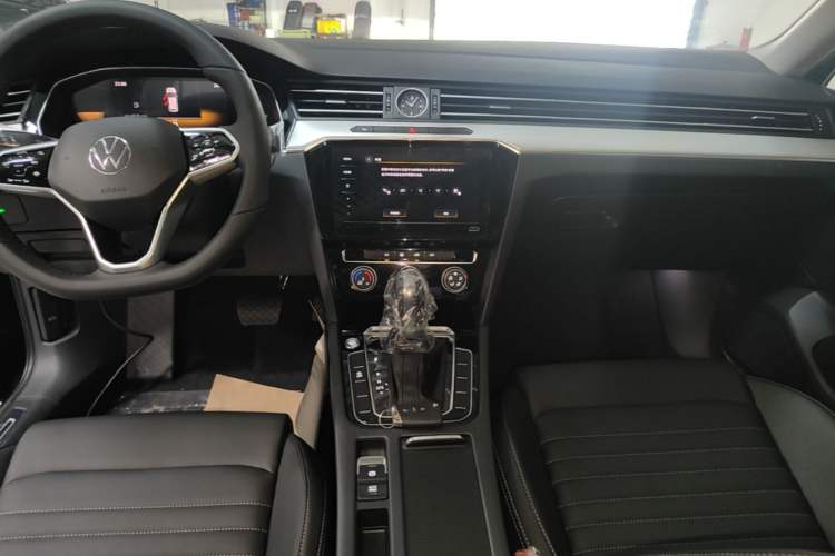 Used Volkswagen Magotan 2025 Zhongxiang Version 280TSI DSG Comfort Edition Audio And AC Panel