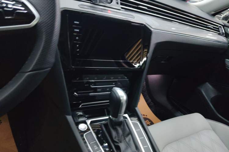 Used Volkswagen Magotan 2025 Zhongxiang Model 280TSI DSG Luxury Version Audio And AC Panel