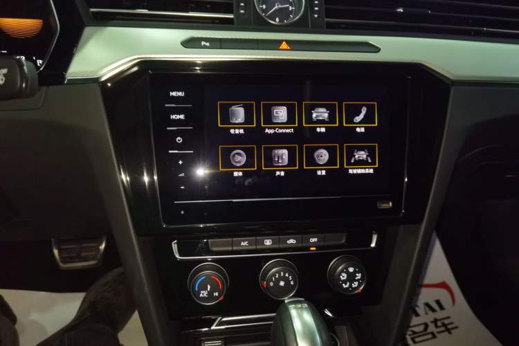 Used Volkswagen Magotan 2025 Zhongxiang Version 280TSI DSG Comfort Edition Audio And AC Panel