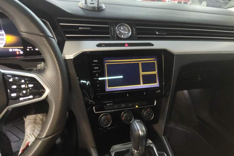 Used Volkswagen Magotan 2025 Zhongxiang Version 280TSI DSG Comfort Edition Audio And AC Panel