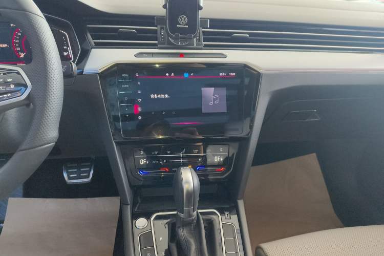 Used Volkswagen Magotan 2025 Revised Version Zhongxiang Edition 330TSI DSG Luxury Trim Audio And AC Panel