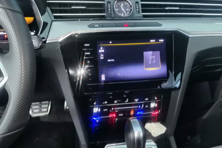 Used Volkswagen Magotan 2025 Revised Version Zhongxiang Edition 280TSI DSG Luxury Trim Audio And AC Panel