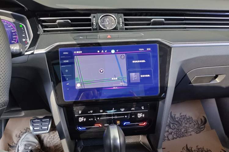 Used Volkswagen Magotan 2025 Zhongxiang Version 330TSI DSG Luxury Edition Audio And AC Panel