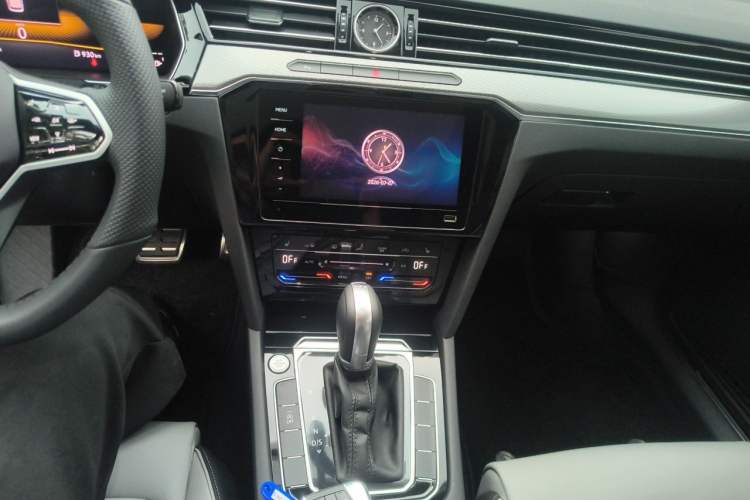 Used Volkswagen Magotan 2025 Zhongxiang Model 280TSI DSG Luxury Version Audio And AC Panel