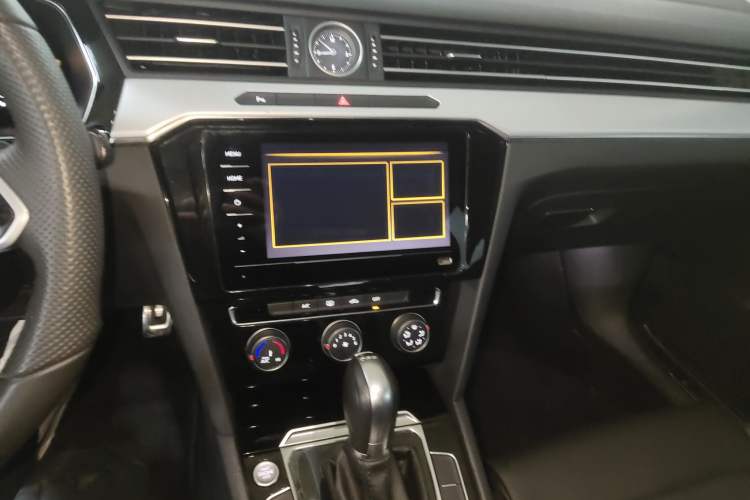 Used Volkswagen Magotan 2025 Zhongxiang Version 280TSI DSG Comfort Edition Audio And AC Panel