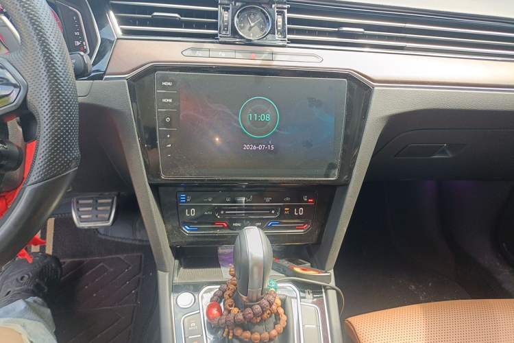 Used Volkswagen Magotan 2025 Zhongxiang Version 330TSI DSG Luxury Edition Audio And AC Panel