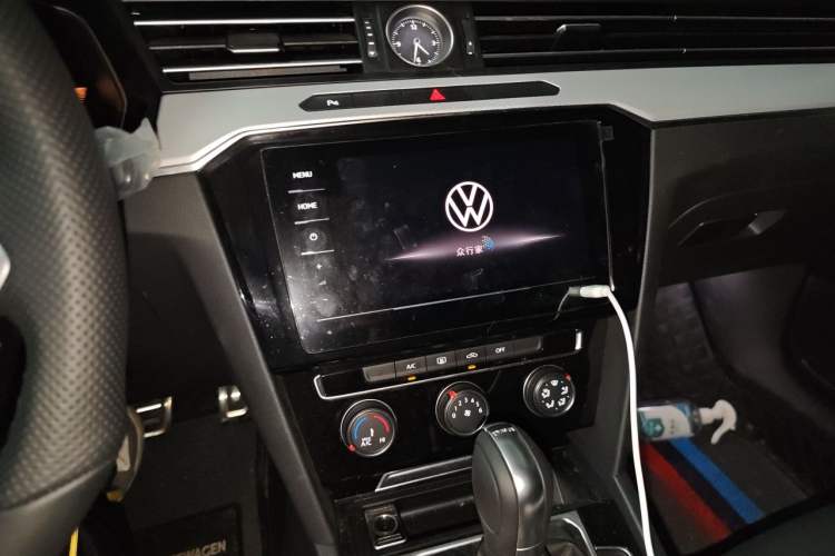 Used Volkswagen Magotan 2025 Zhongxiang Version 280TSI DSG Comfort Edition Audio And AC Panel