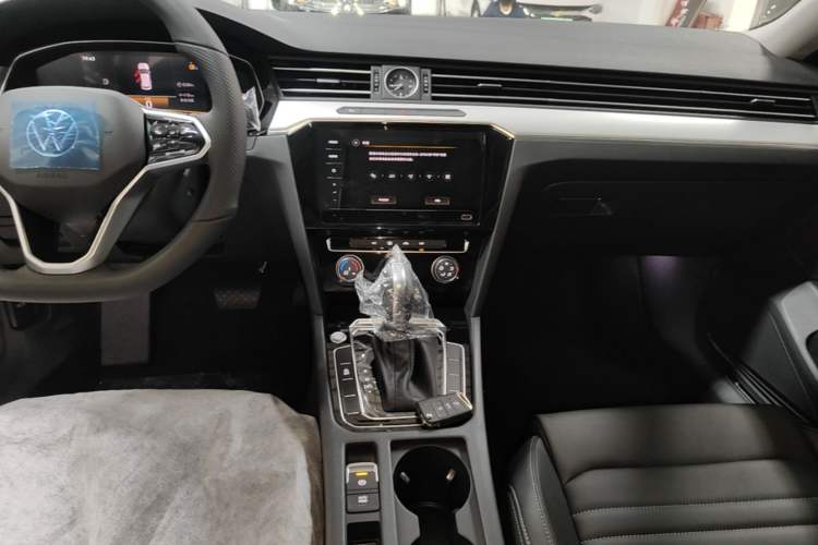 Used Volkswagen Magotan 2025 Zhongxiang Version 280TSI DSG Comfort Edition Audio And AC Panel
