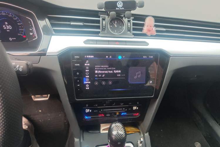 Used Volkswagen Magotan 2025 Zhongxiang Version 330TSI DSG Luxury Edition Audio And AC Panel