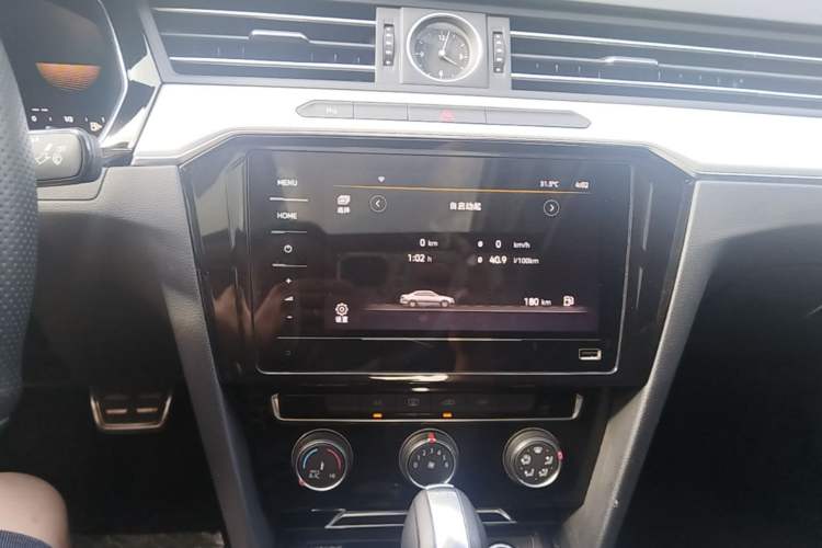 Used Volkswagen Magotan 2025 Zhongxiang Version 280TSI DSG Comfort Edition Audio And AC Panel