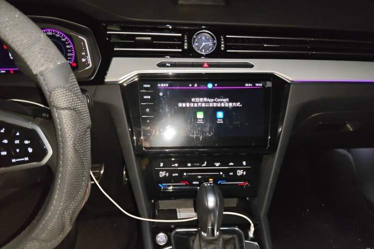 Used Volkswagen Magotan 2025 Revised Version Zhongxiang Edition 330TSI DSG Luxury Trim Audio And AC Panel