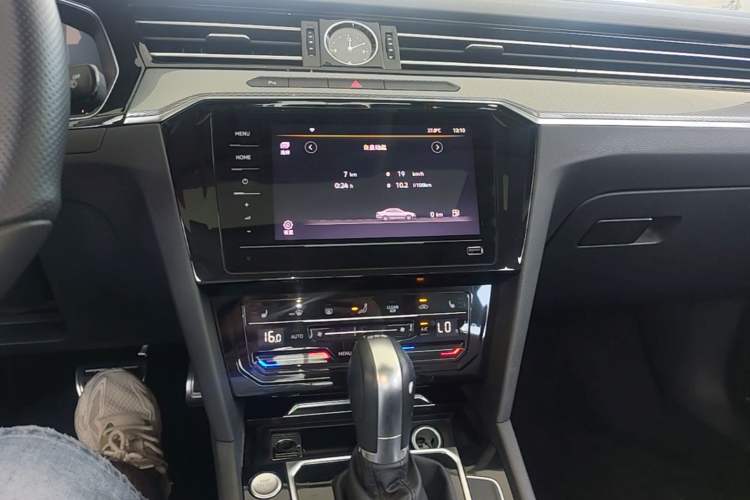 Used Volkswagen Magotan 2025 Revised Version Zhongxiang Edition 280TSI DSG Luxury Trim Audio And AC Panel