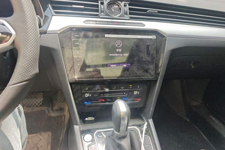Used Volkswagen Magotan 2025 Revised Version 2 Zhongxiang Edition 330TSI DSG Luxury Trim Audio And AC Panel