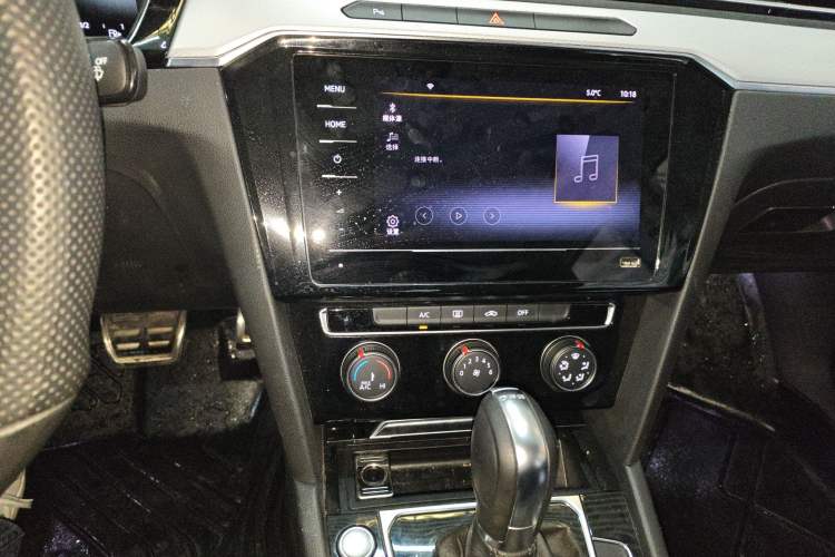 Used Volkswagen Magotan 2025 Zhongxiang Version 280TSI DSG Comfort Edition Audio And AC Panel